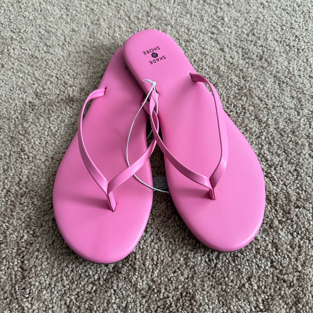 Shade & Shore Women's Pink Flip Flops - Picture 2 of 3